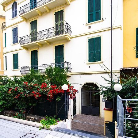 Sanremo Grand Central Apartment Exteriör bild